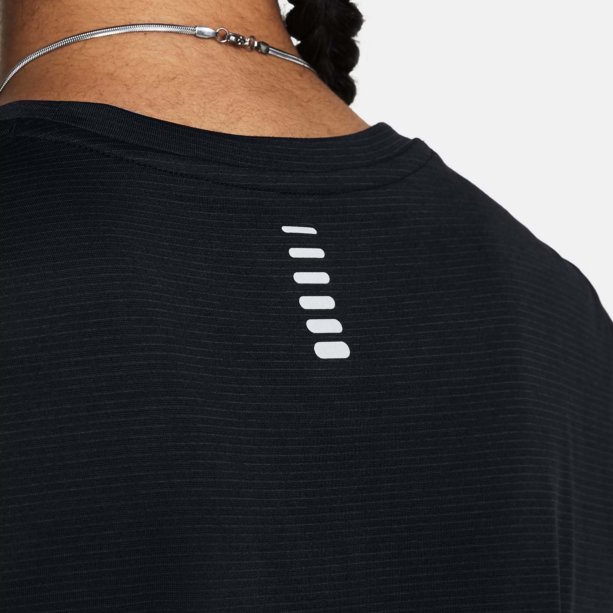 UA_LAUNCH_SHORTSLEEVE_771382434_001_Image_5