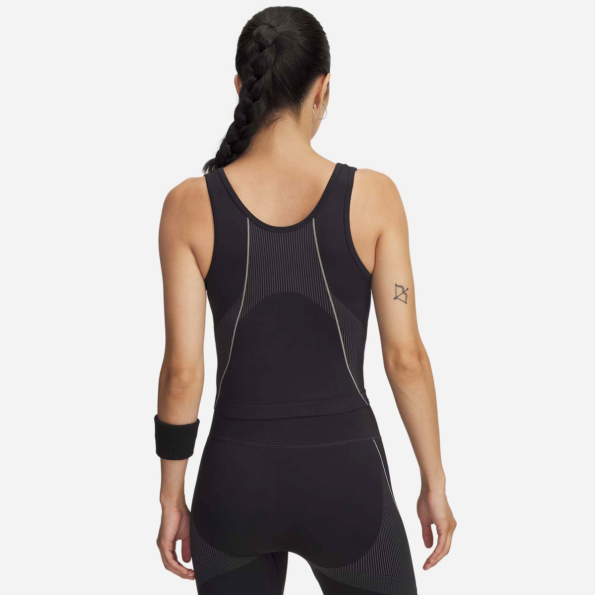 UA_VANISH_SEAMLESS_TANK_776000640_004_Image_3