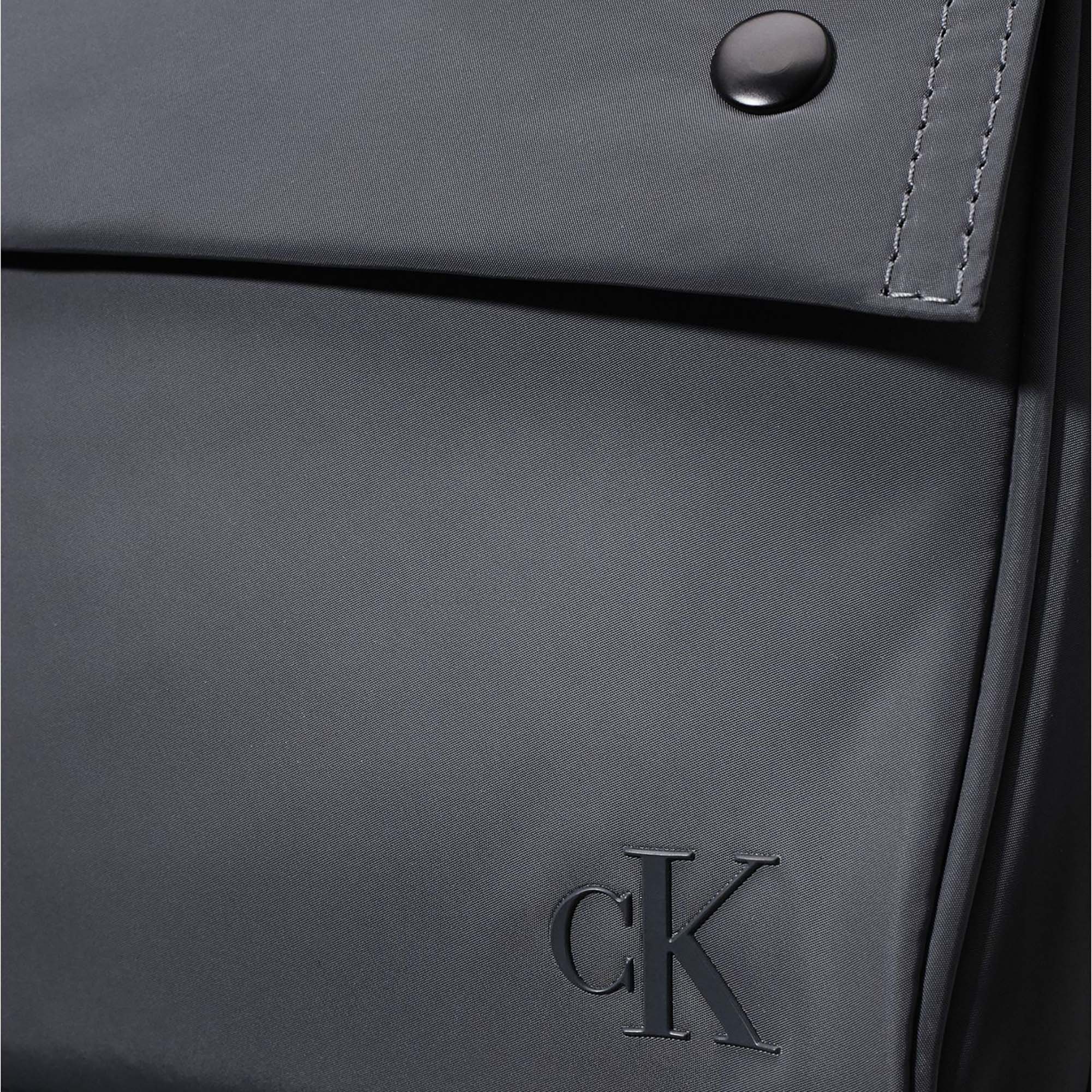 ULTRALIGHT_SLIM_FLAP_BAG_NY_K50K512159_CKP_Image_3