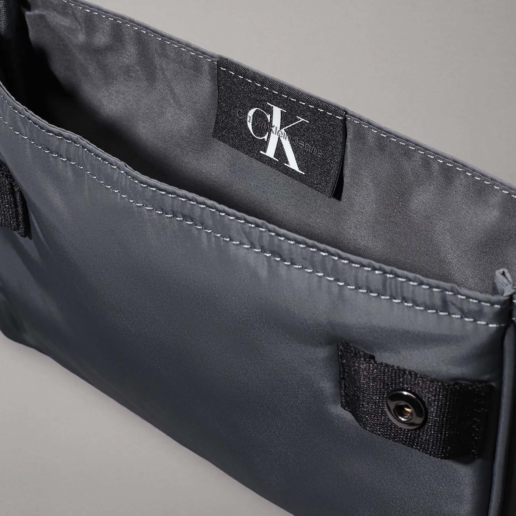 ULTRALIGHT_SLIM_FLAP_BAG_NY_K50K512159_CKP_Image_4