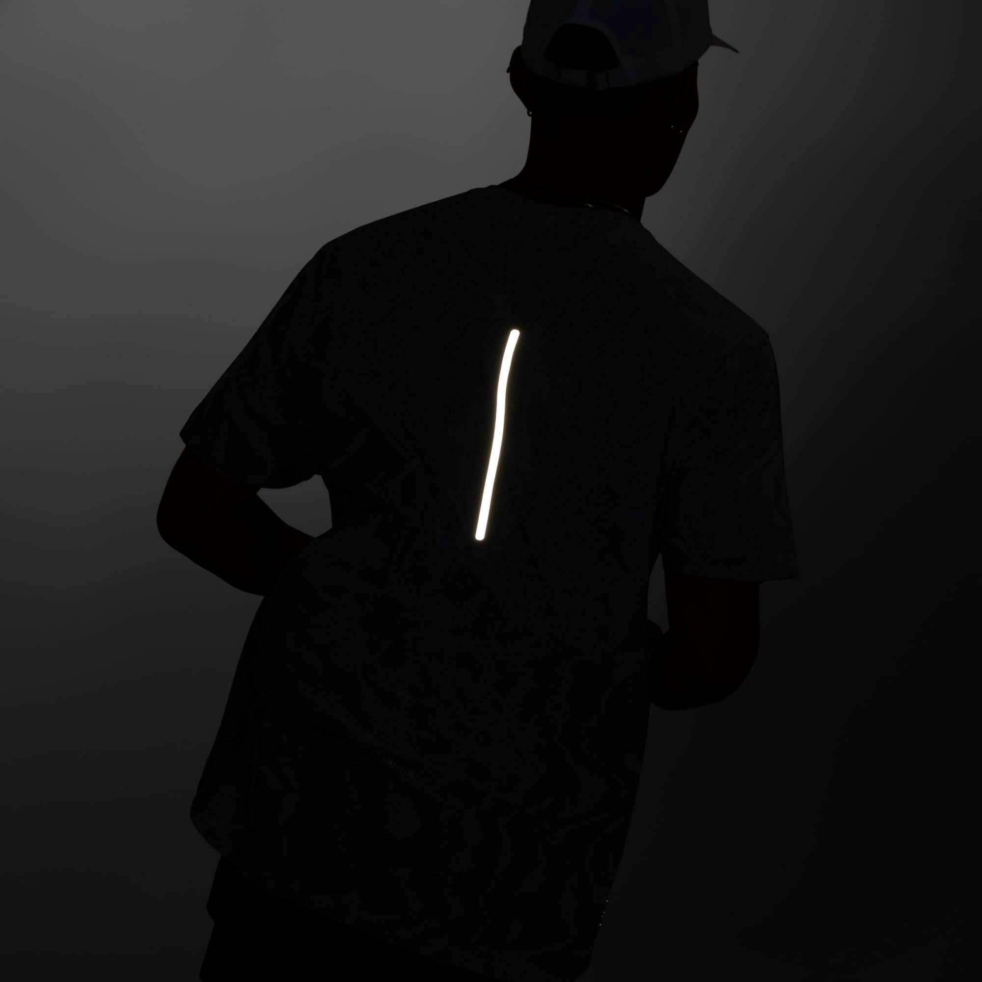 ULT_EGNRD_TEE_IY0722_HALSIL_Image_5