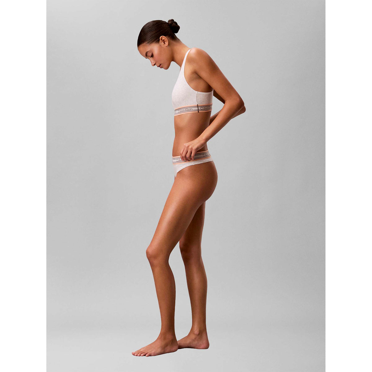 UNLINED_BRALETTE_LV00QF8692_P74_Image_5