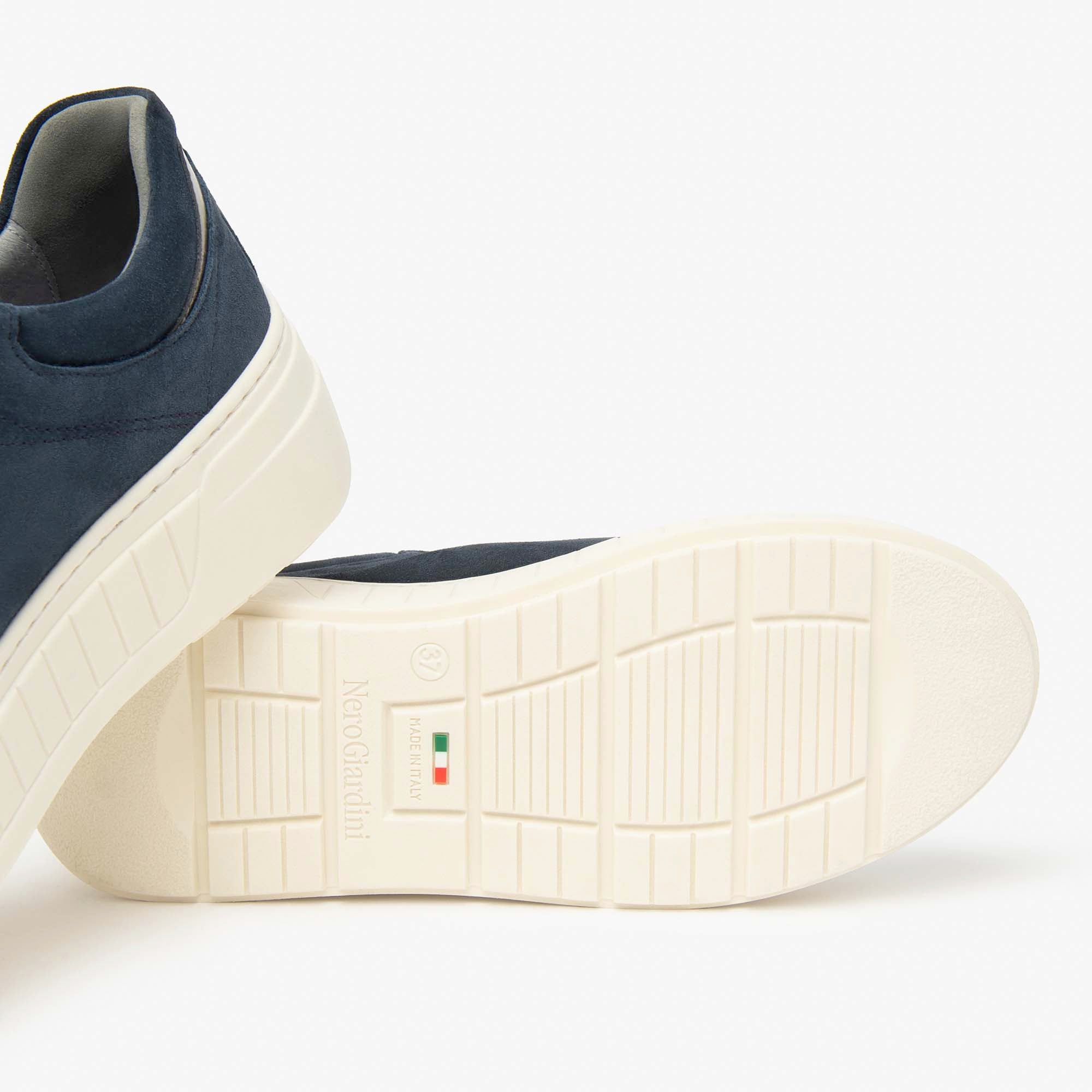 VELOUR_225_TBRILL_ANTRACITE_TR_SPECCHIA_1040_LIG_I514201D_207_Image_4