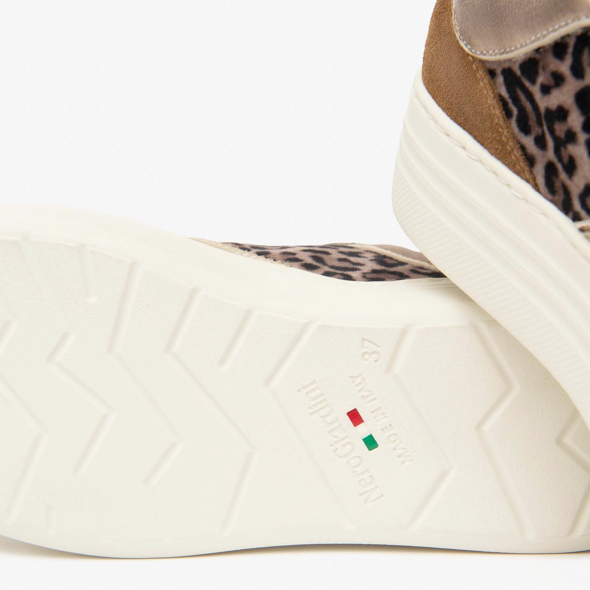 VELOUR_VELVET_MILK_1039_TPLUVIA_DIS1348_BE_LUNAR_I514181D_410_Image_4