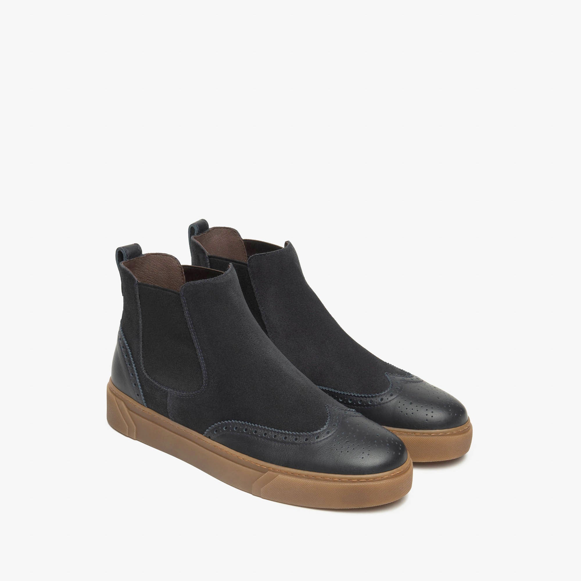 VIENNA_0883_AROLD_139_TR_ISEO_1005_AMBRA_3_I500952U_200_Image_2