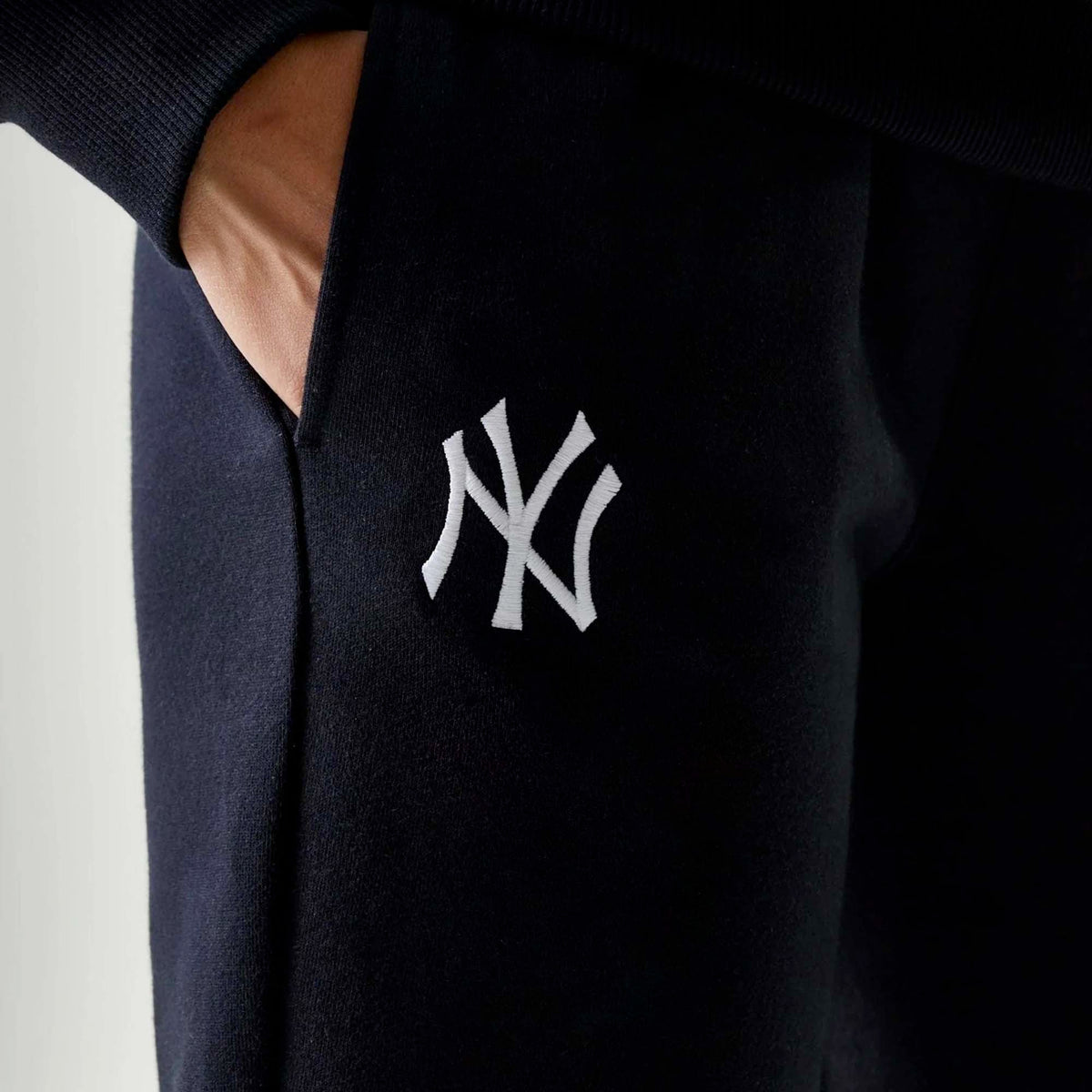 WMNS_MLB_MIDI_LE_JOGGER_NEYYAN_BLK_60684417_001_Image_5