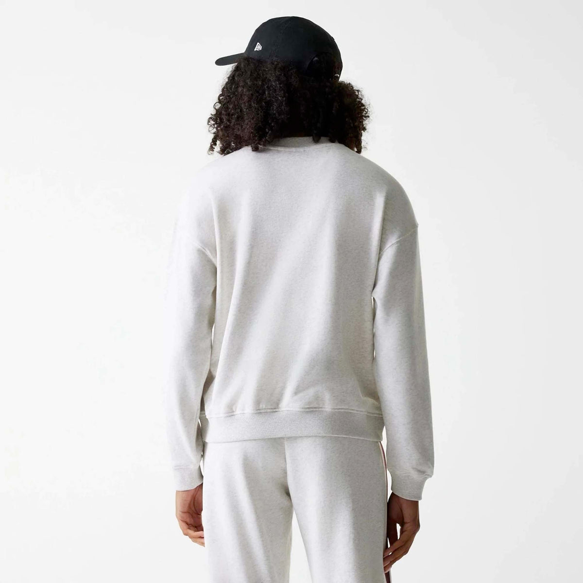 WMNS_NE_CREST_GRPHC_CREW_NEWERA_EGH_60684450_050_Image_2