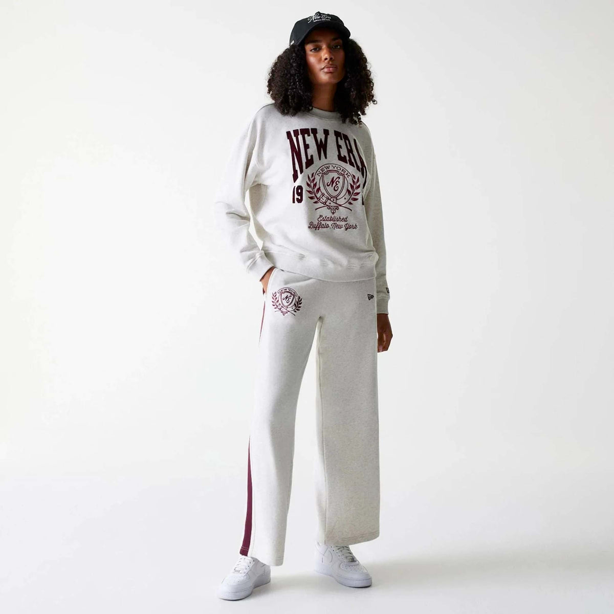 WMNS_NE_CREST_GRPHC_CREW_NEWERA_EGH_60684450_050_Image_5