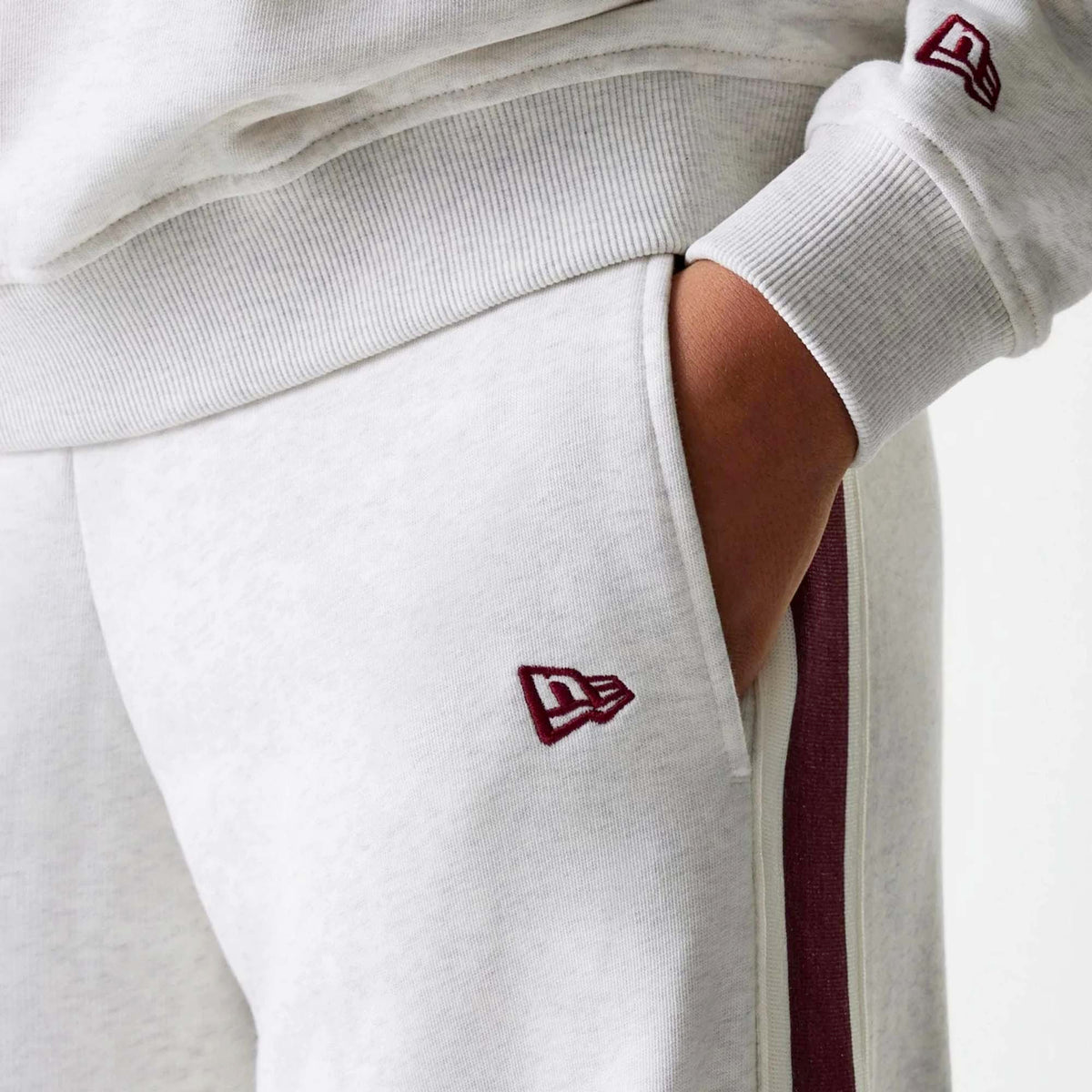 WMNS_NE_STRAIGHT_JOGGER_NEWERA_EGH_60684456_050_Image_4