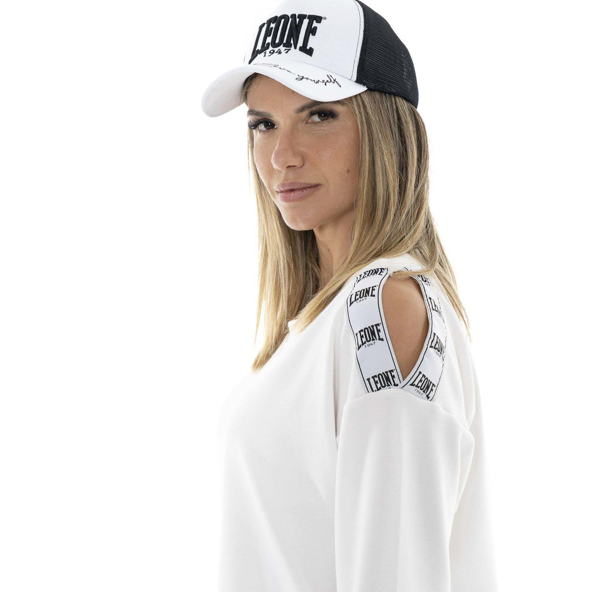 WOMAN_CREWNECK_BLACKWHITE_W6561T10I00_00_Image_3