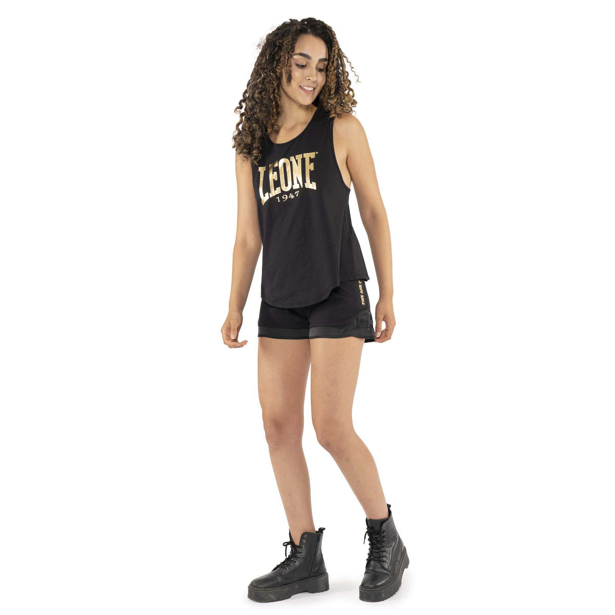 WOMAN_SHORTS_GOLD_W5783B10J01_09_Image_2