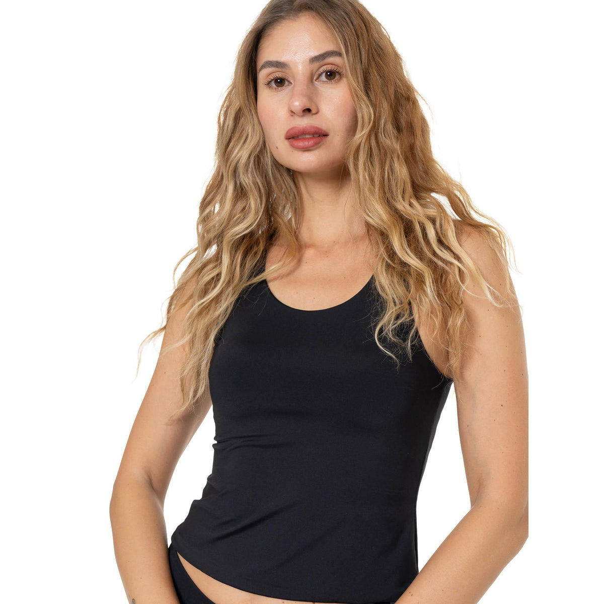 WOMAN_SHORT_TANK_ACTIVE_GOLD_W7026S12J02_09_Image_6