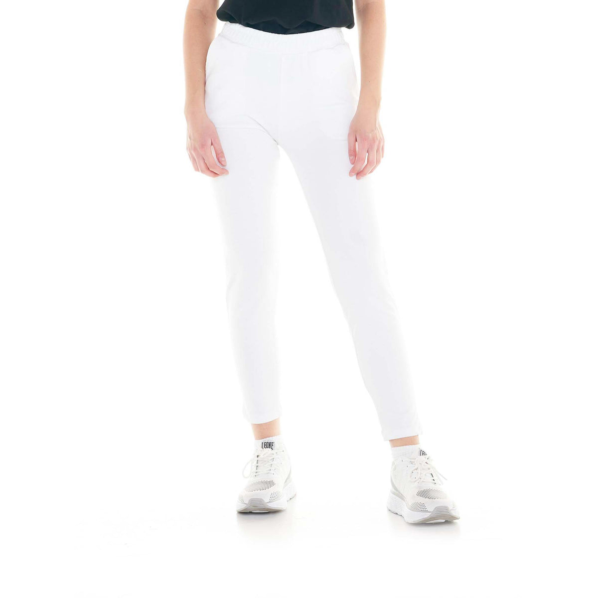WOMAN_SWEATPANTS_BASIC_W4709P6F13_00_Image_1
