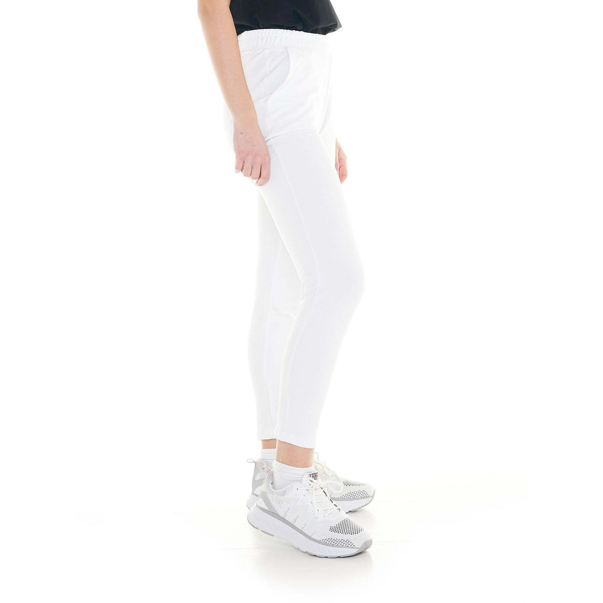 WOMAN_SWEATPANTS_BASIC_W4709P6F13_00_Image_2