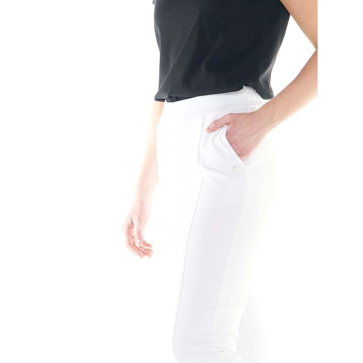 WOMAN_SWEATPANTS_BASIC_W4710P6F13_00_Image_5