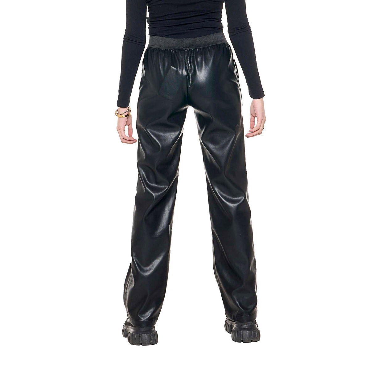 WOMAN_SWEATPANTS_BLACK_RING_W6179P9P01_09_Image_4