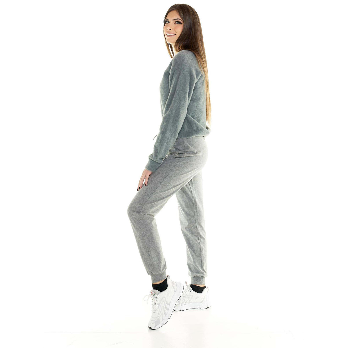 WOMAN_SWEATPANTS_LEISURE_W5239P7J04_05_Image_2