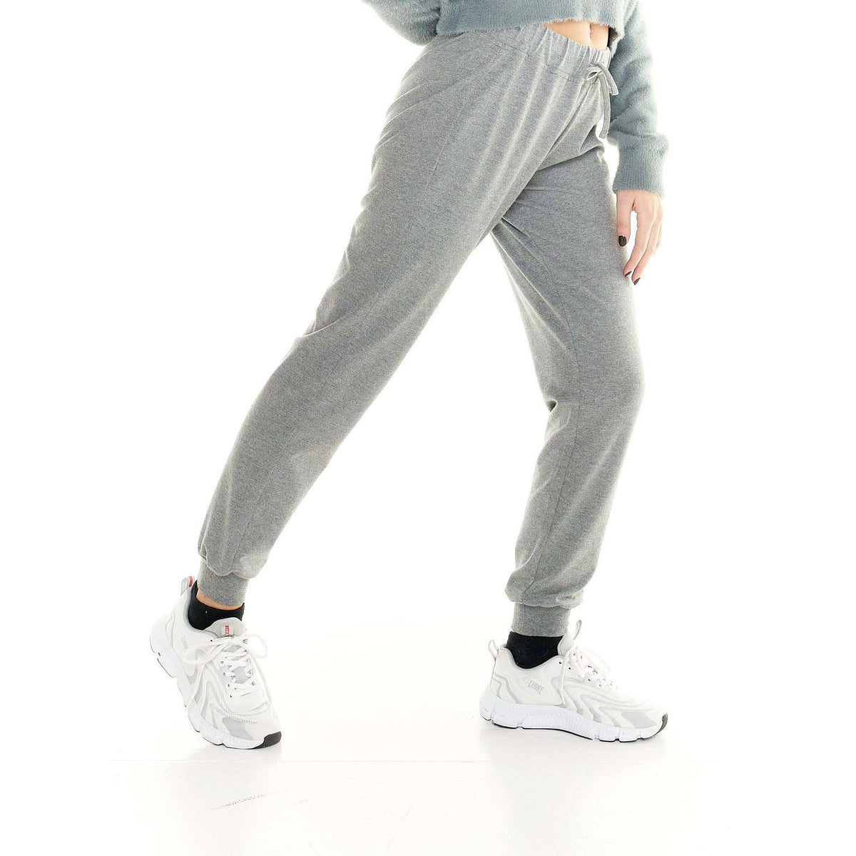 WOMAN_SWEATPANTS_LEISURE_W5239P7J04_05_Image_3