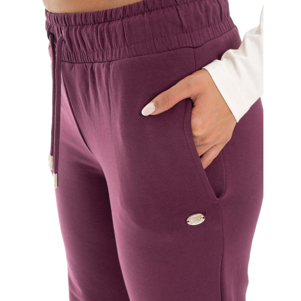 WOMAN_SWEATPANTS_NEVER_WITHOUT_W6813P11F03_42_Image_3