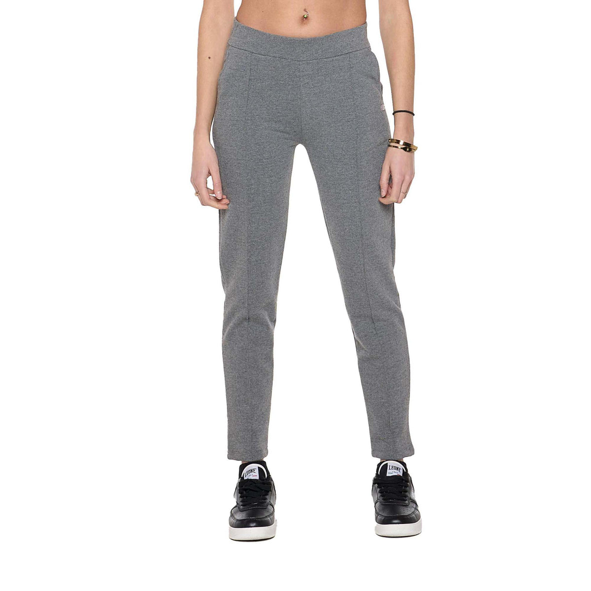 WOMAN_SWEATPANTS_PEARL_W6142P9F03_08_Image_1