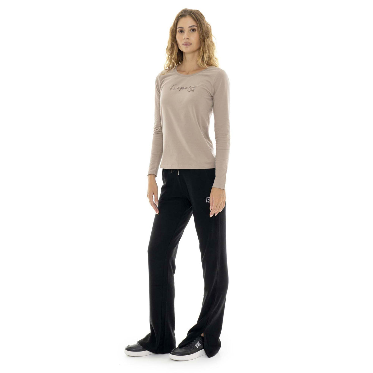 WOMAN_SWEATPANTS_RELAXED_W6167P9F24_09_Image_2