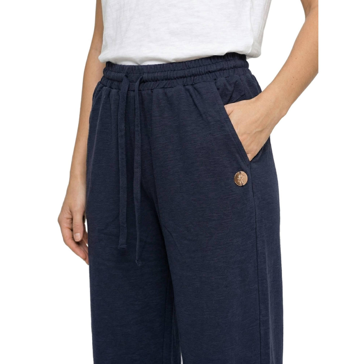 WOMAN_SWEATPANTS_URBAN_SAFARI_W7045P12F51_15_Image_4