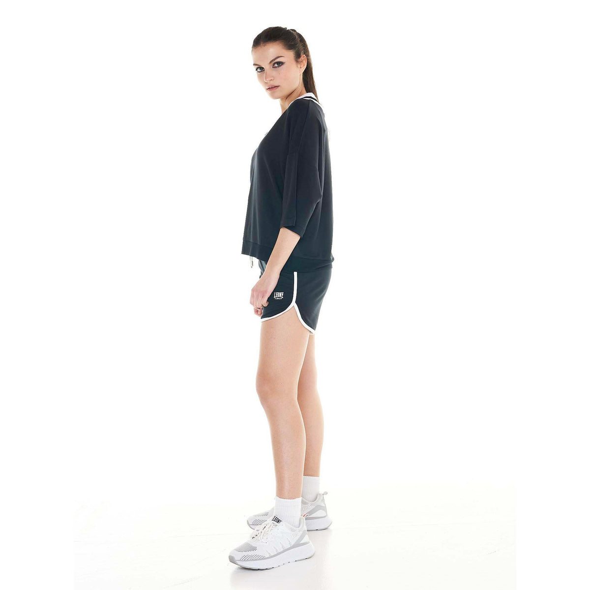 WOMAN_V_COLLAR_BLACK_BORING_W4773S6M01_09_Image_3