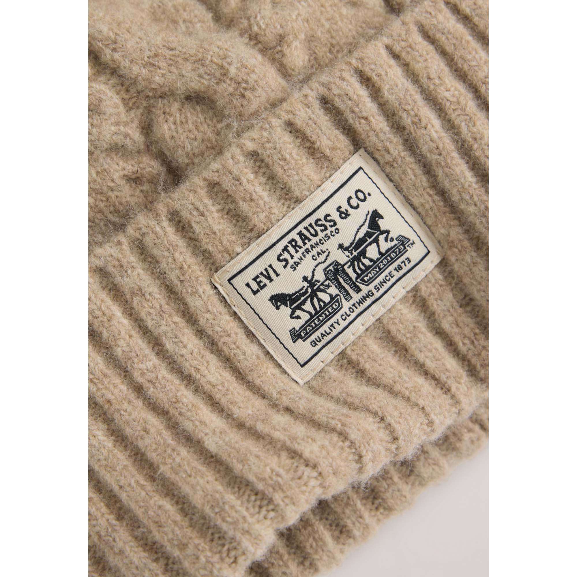 WOMENS_BACKPATCH_BEANIE_-_HOLIDAY_CABLE_004D4_0001_Image_4