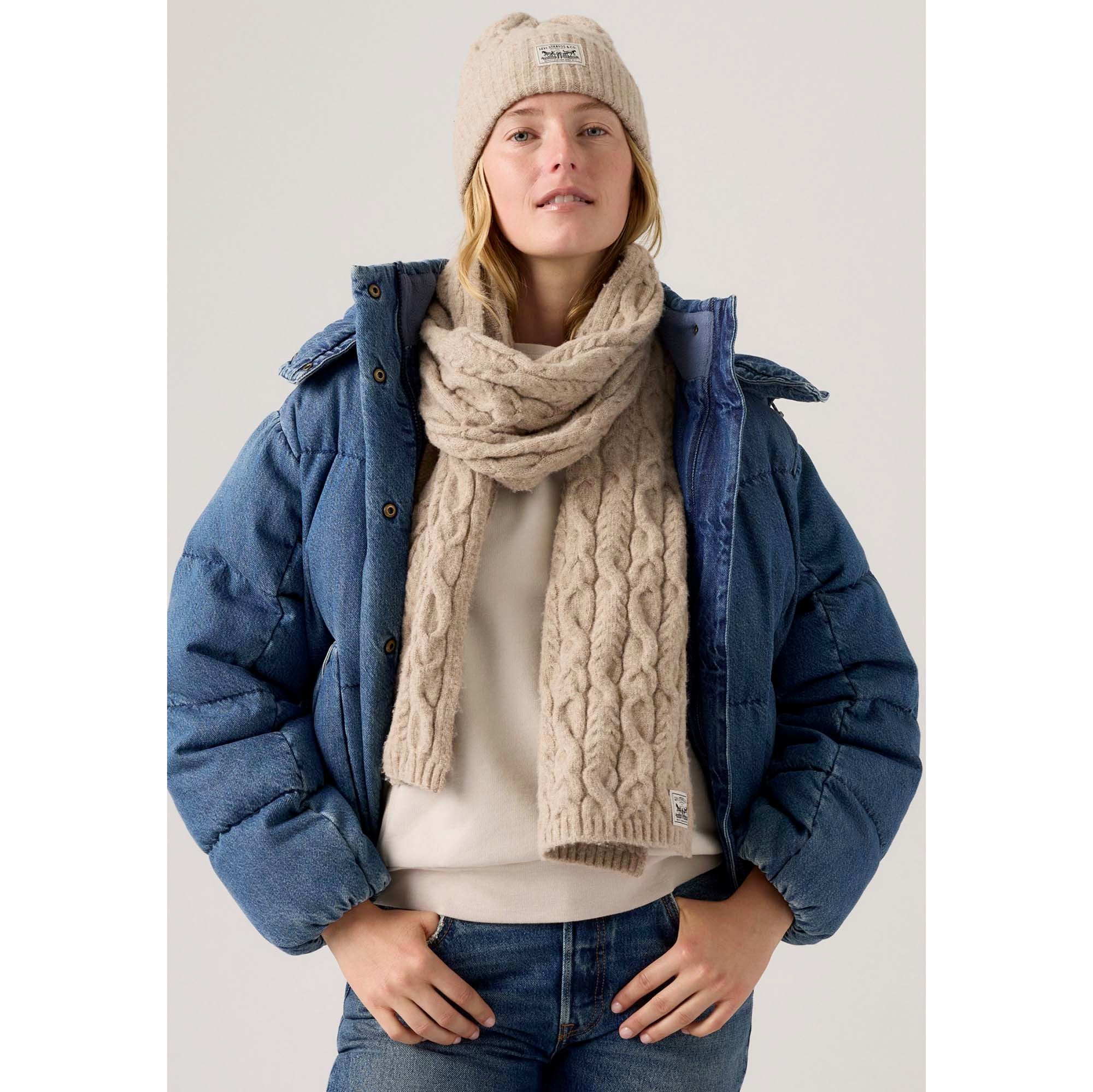 WOMENS_BACKPATCH_SCARF_-_HOLIDAY_OATMEA_004D6_0001_Image_2