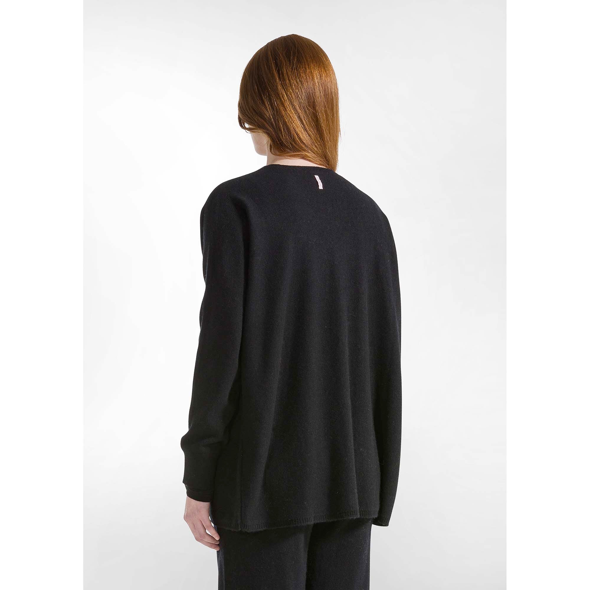 WOOLY_BLEND_V-NECK_SWEATER_D12182_10009_Image_3