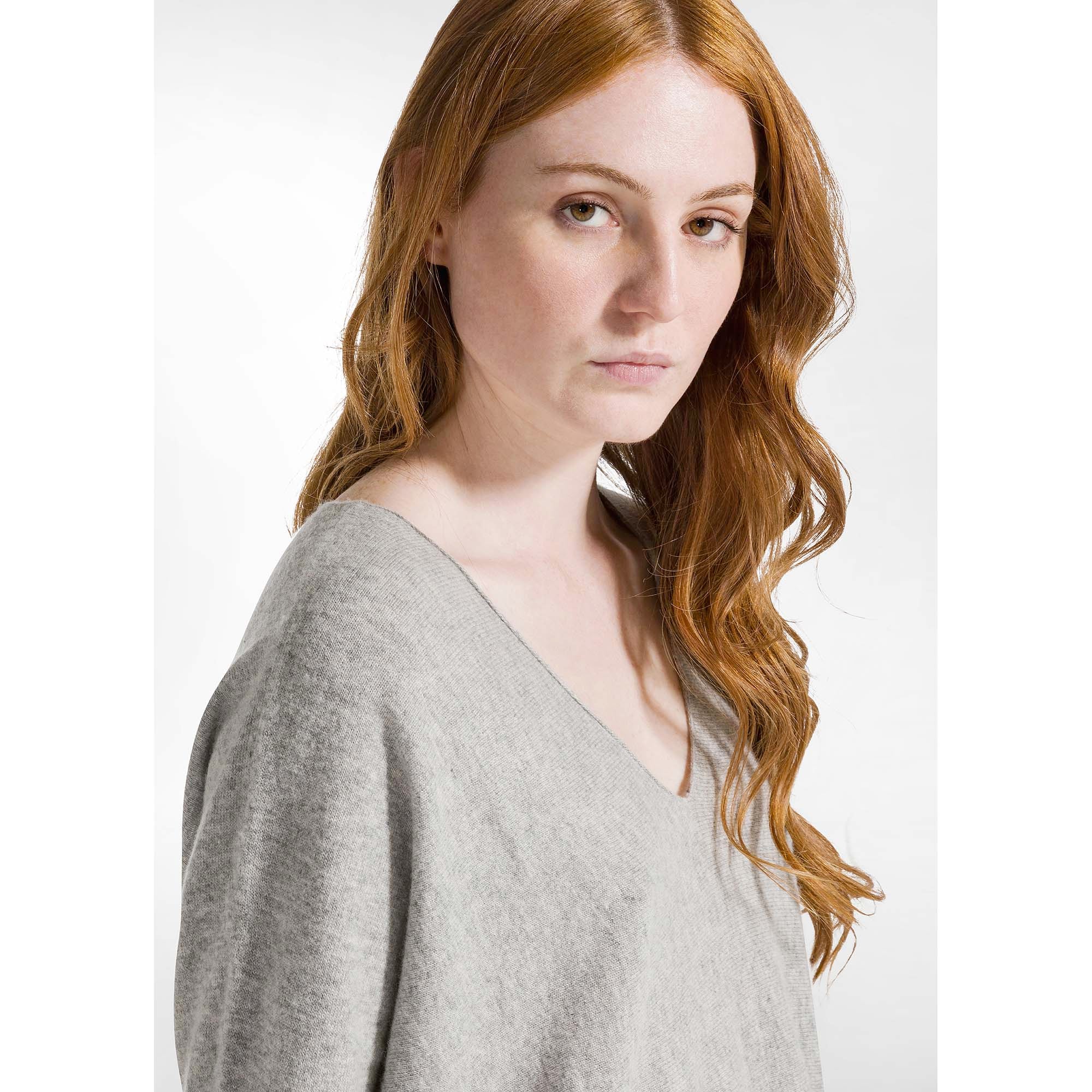 WOOLY_BLEND_V-NECK_SWEATER_D12182_43800_Image_4