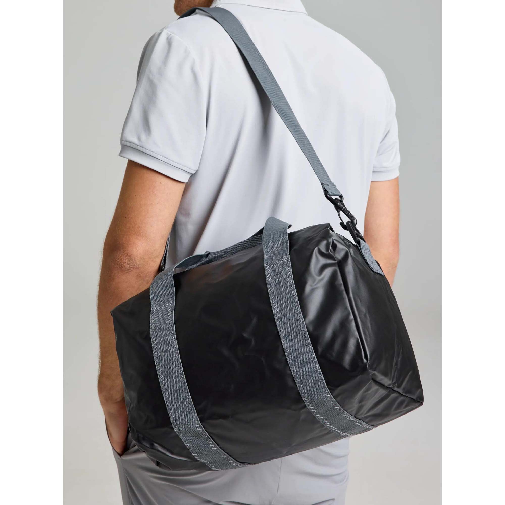 WR_DUFFLE_BAG_S_A463005S00_W01_Image_2