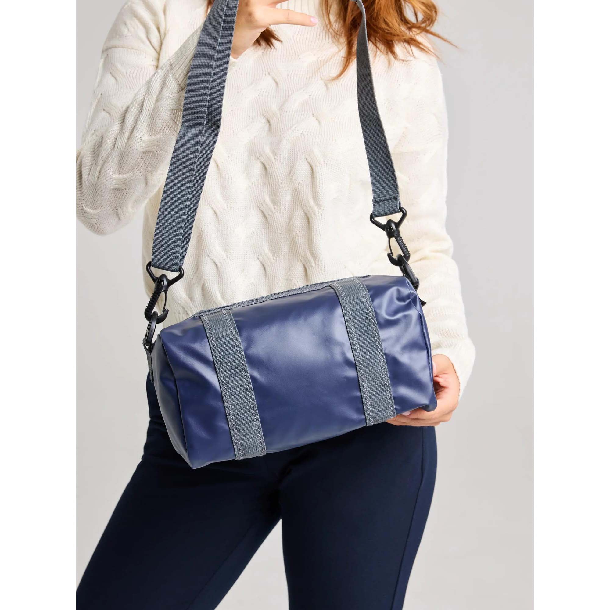 WR_DUFFLE_BAG_XS_A463008S00_W12_Image_2