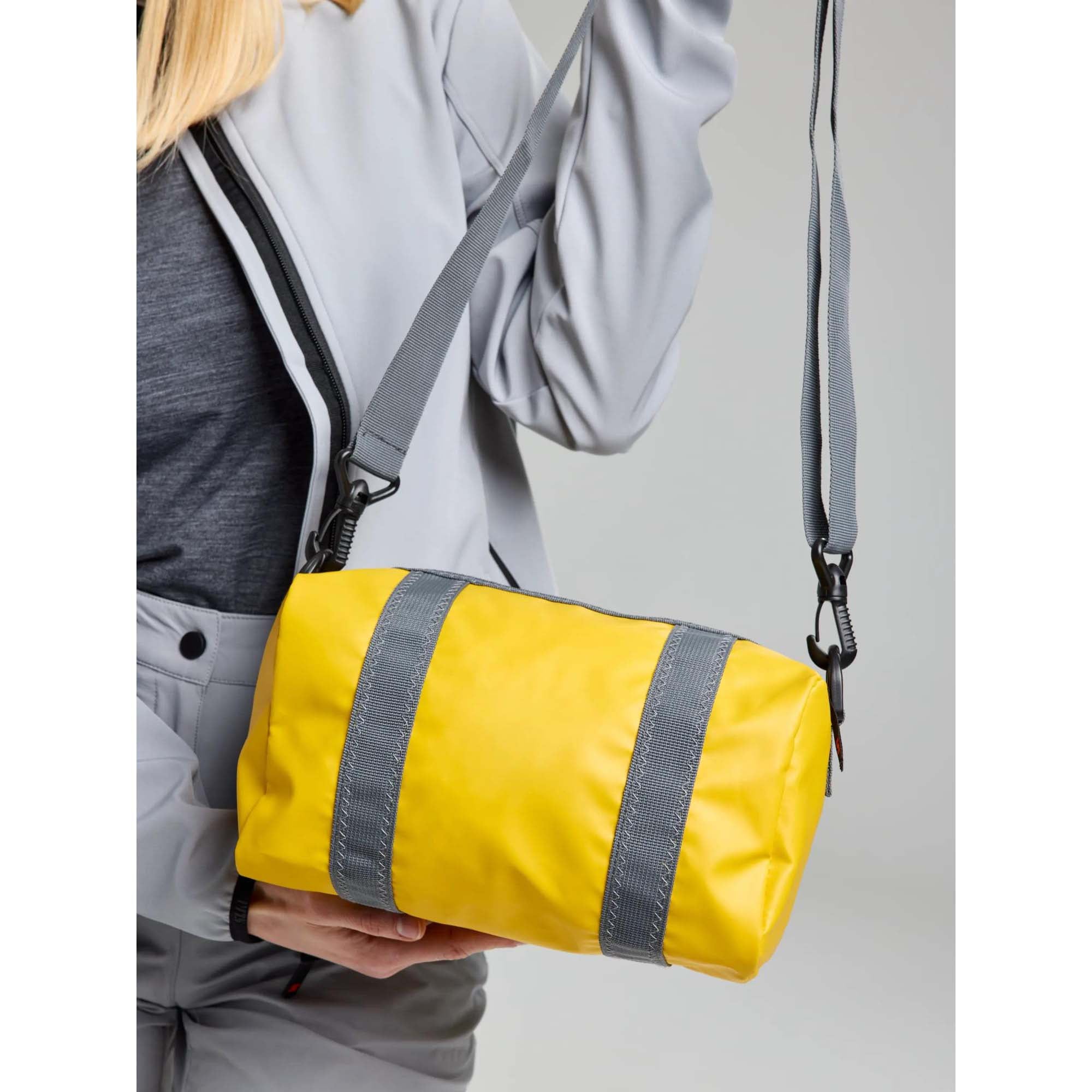 WR_DUFFLE_BAG_XS_A463008S00_W41_Image_2