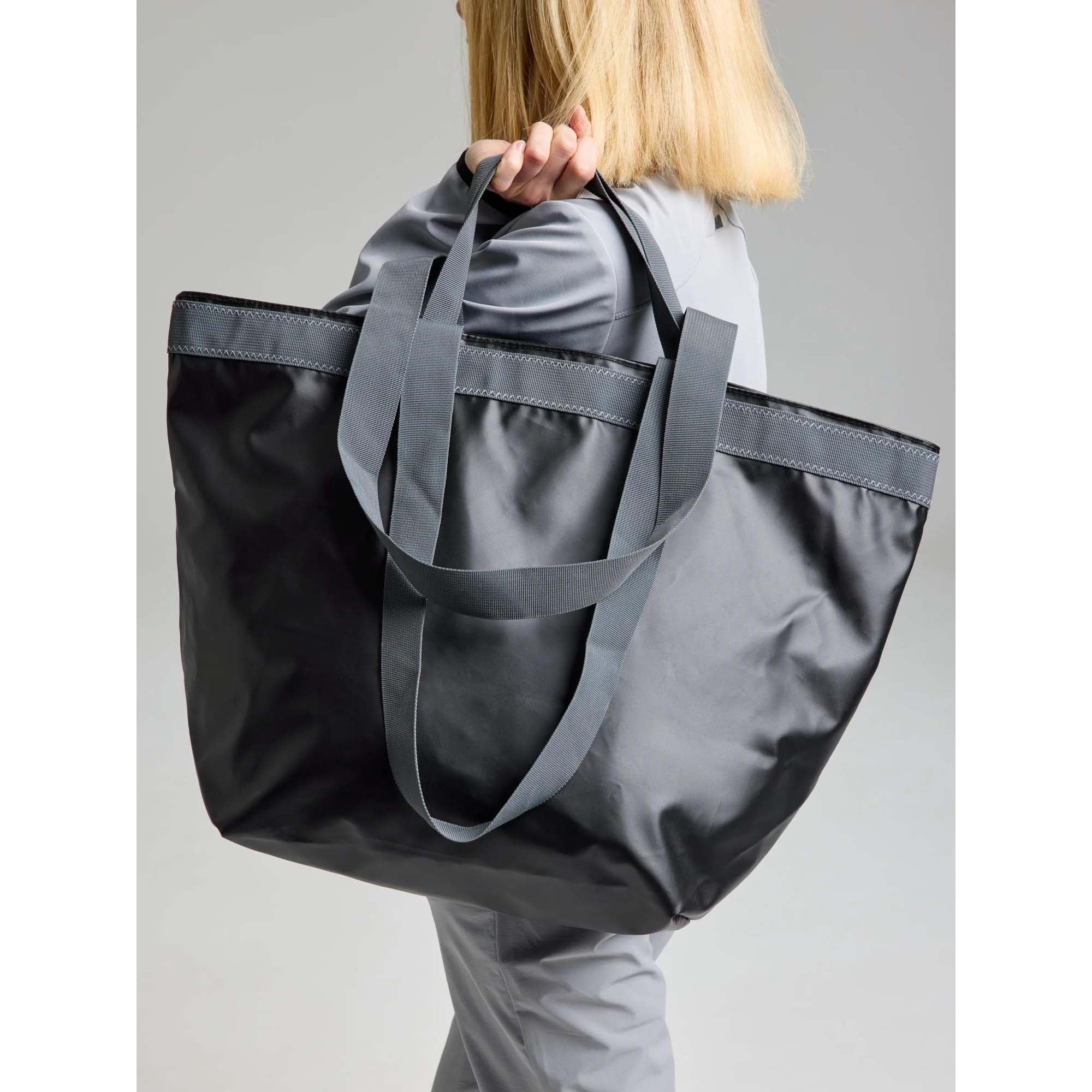 WR_TOTE_BAG_A463011S00_W01_Image_2