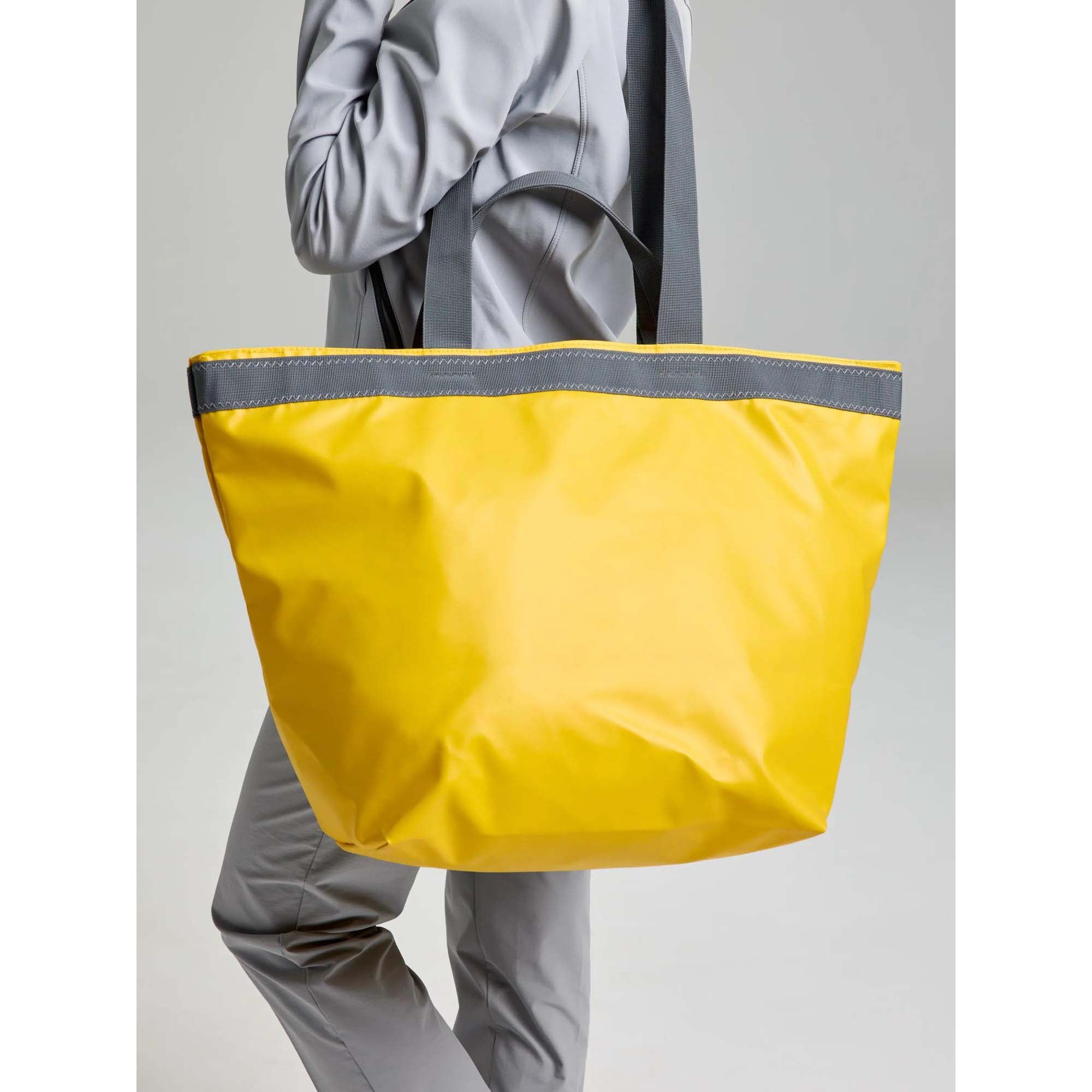 WR_TOTE_BAG_A463011S00_W41_Image_2