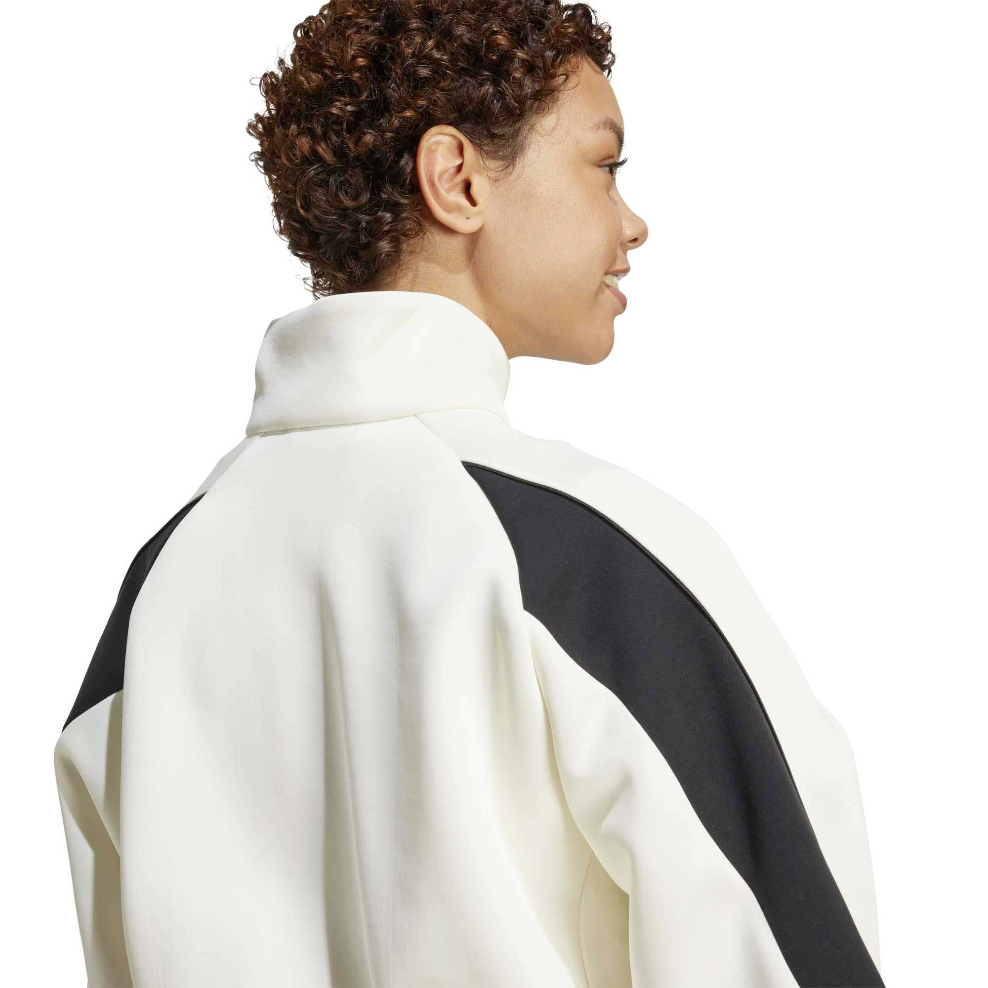 W_STADIUM_TT_JW0519_OWHITEB_Image_5