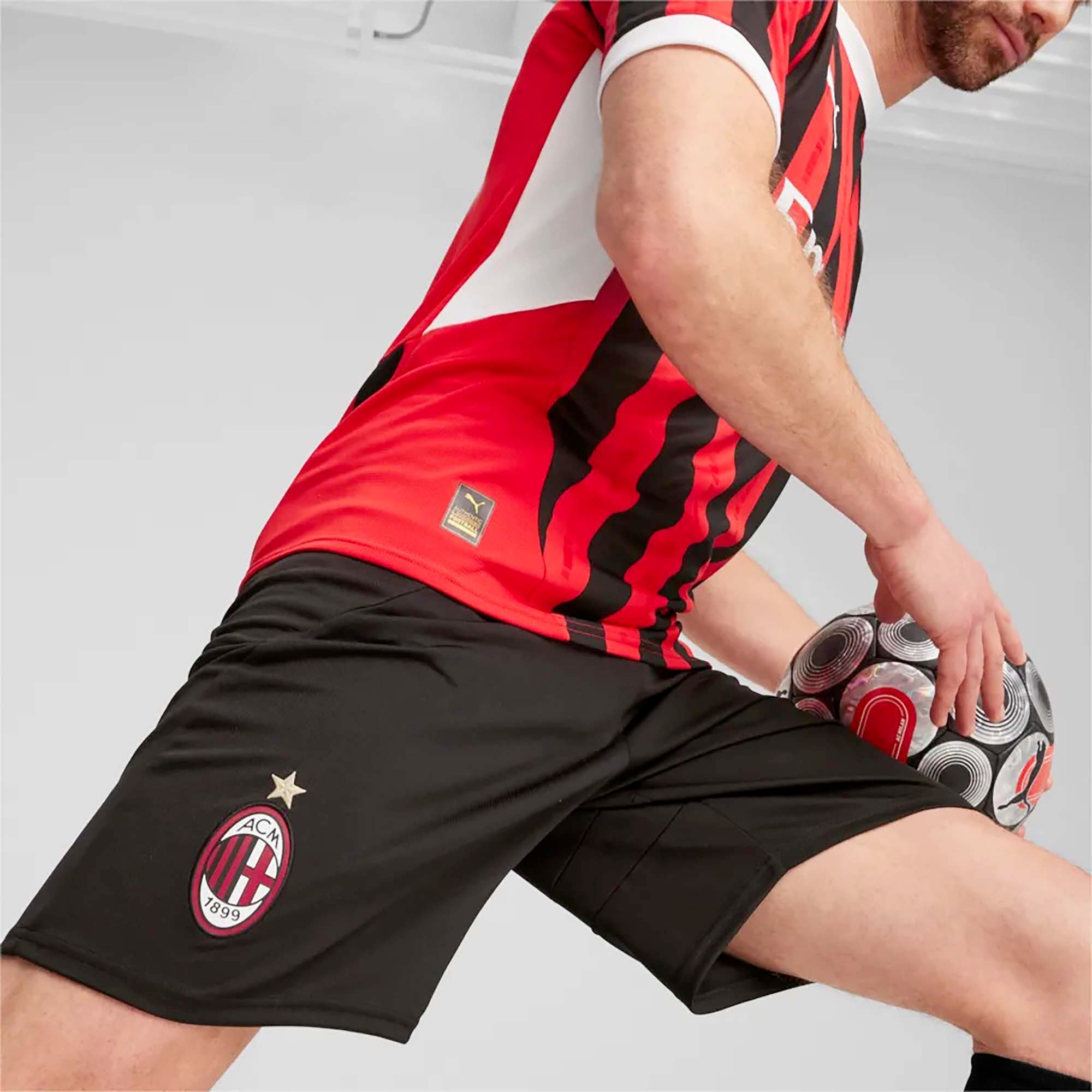ACM_SHORTS_REPLICA_775130_06_Image_4