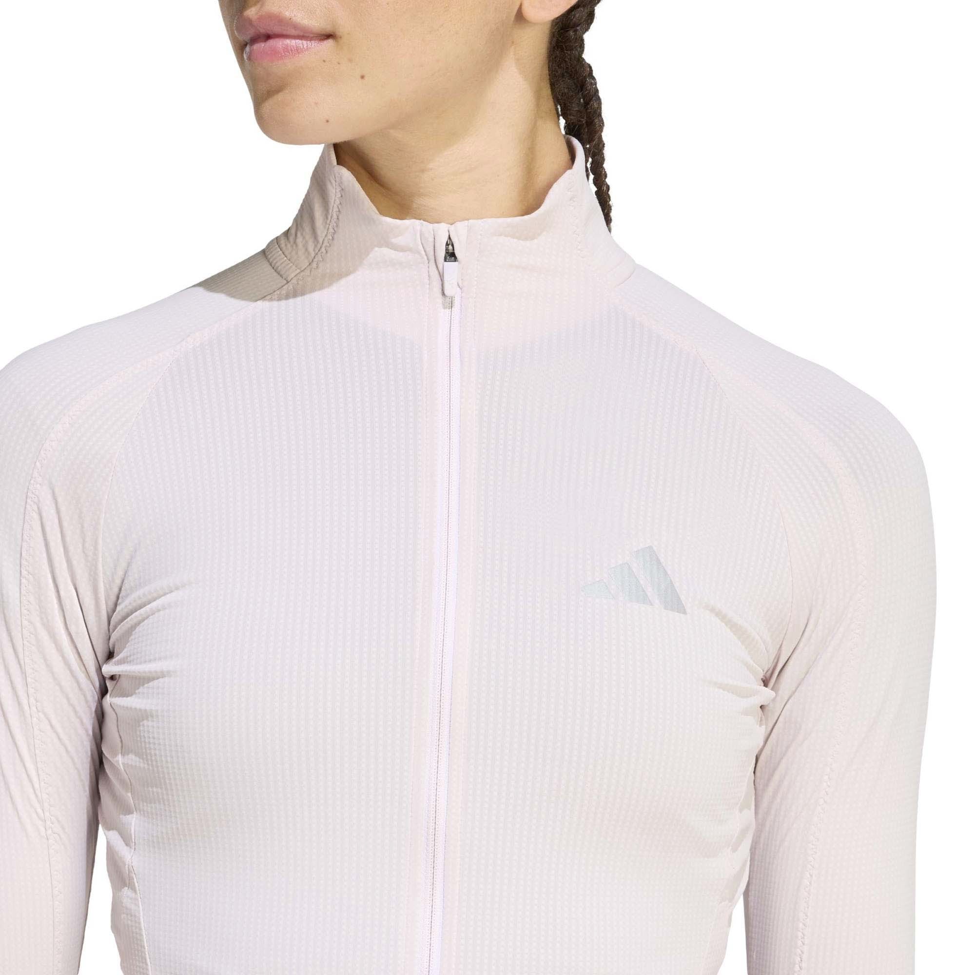 ADI365_W_JC_W_JY9795_ICELAV_Image_5