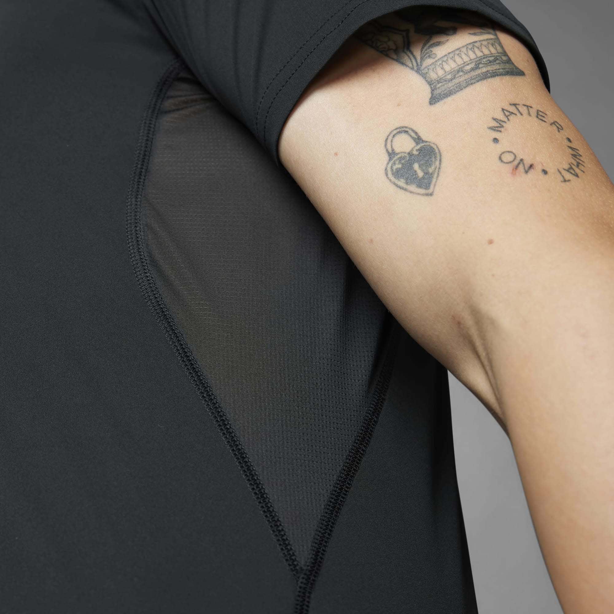 ADIZERO_E_TEE_IN1156_BLACK_Image_4