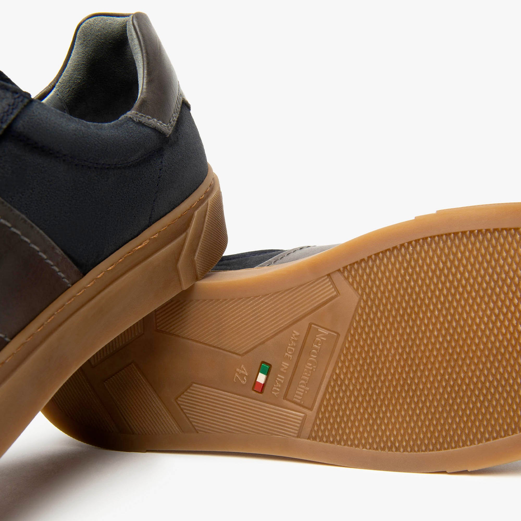 AROLD_139_KENIA_ANTRACITE_TR_ISEO_1005_AMBRA_3_I500951U_200_Image_4