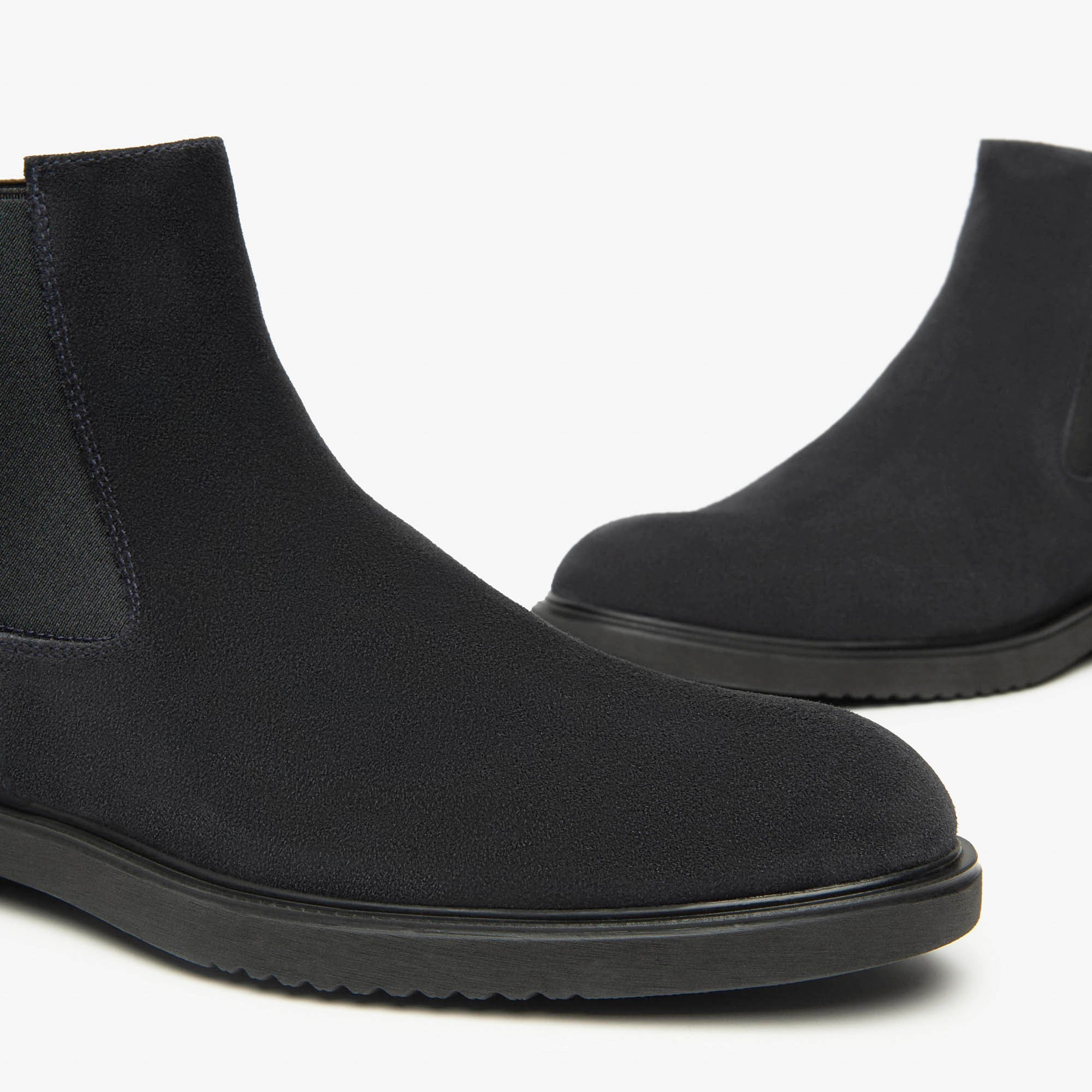 AROLD_139_PUGUBBIO_L18325_NER_I500851U_200_Image_3