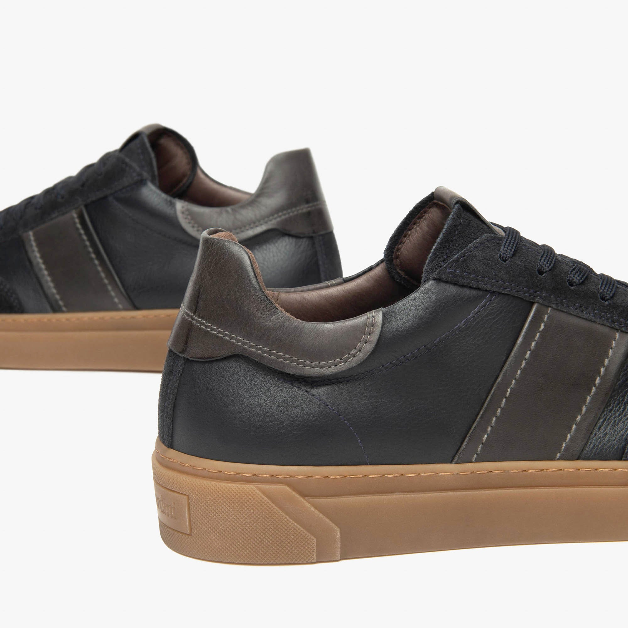 AROLD_139_VIENNA_0883_KENIA_ANTRACITE_TR_ISEO_1_I500950U_200_Image_4