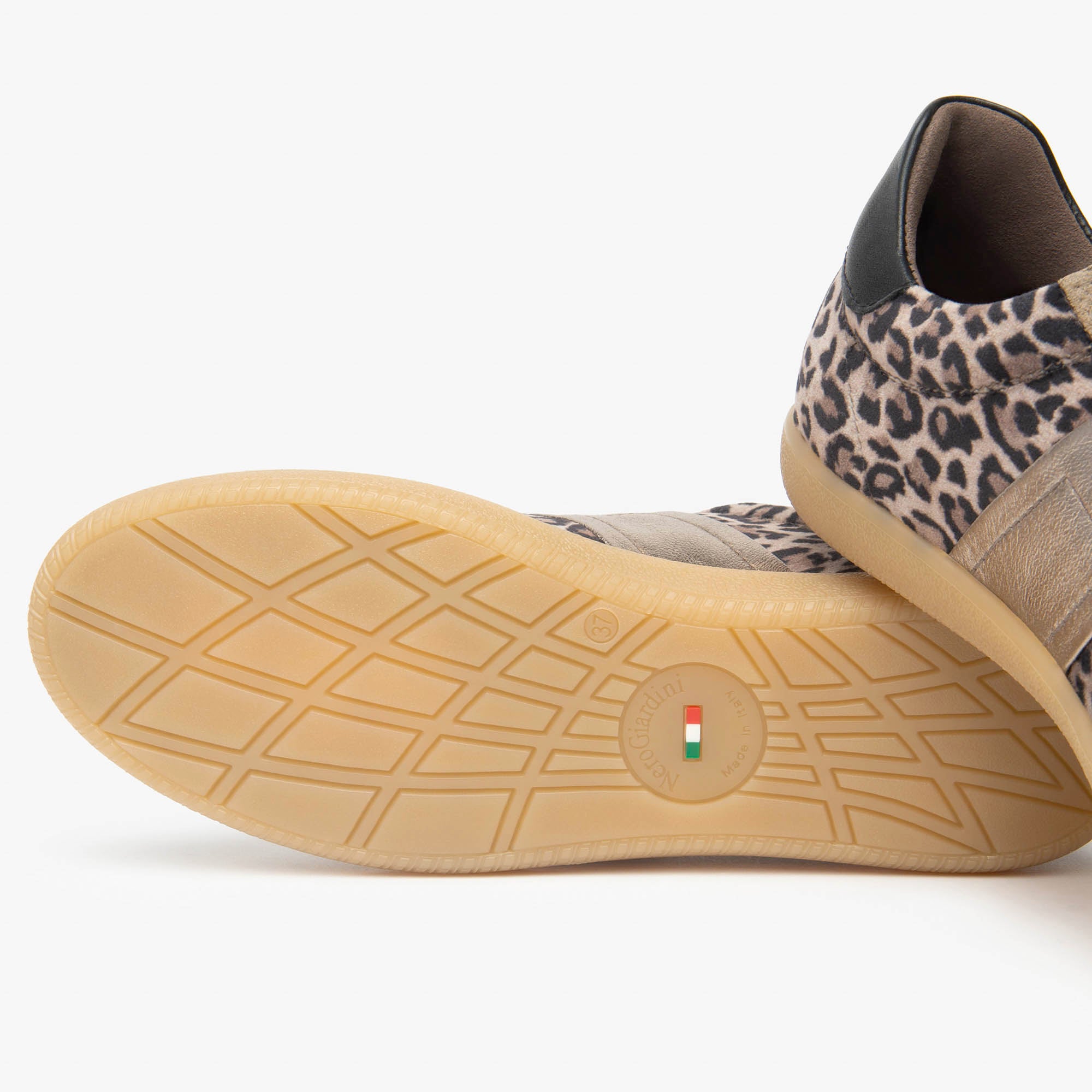 AROLD_TPLUVIA_DIS1348_BE_ETOILE_LEO_GUANTO_NER_I514052D_501_Image_4