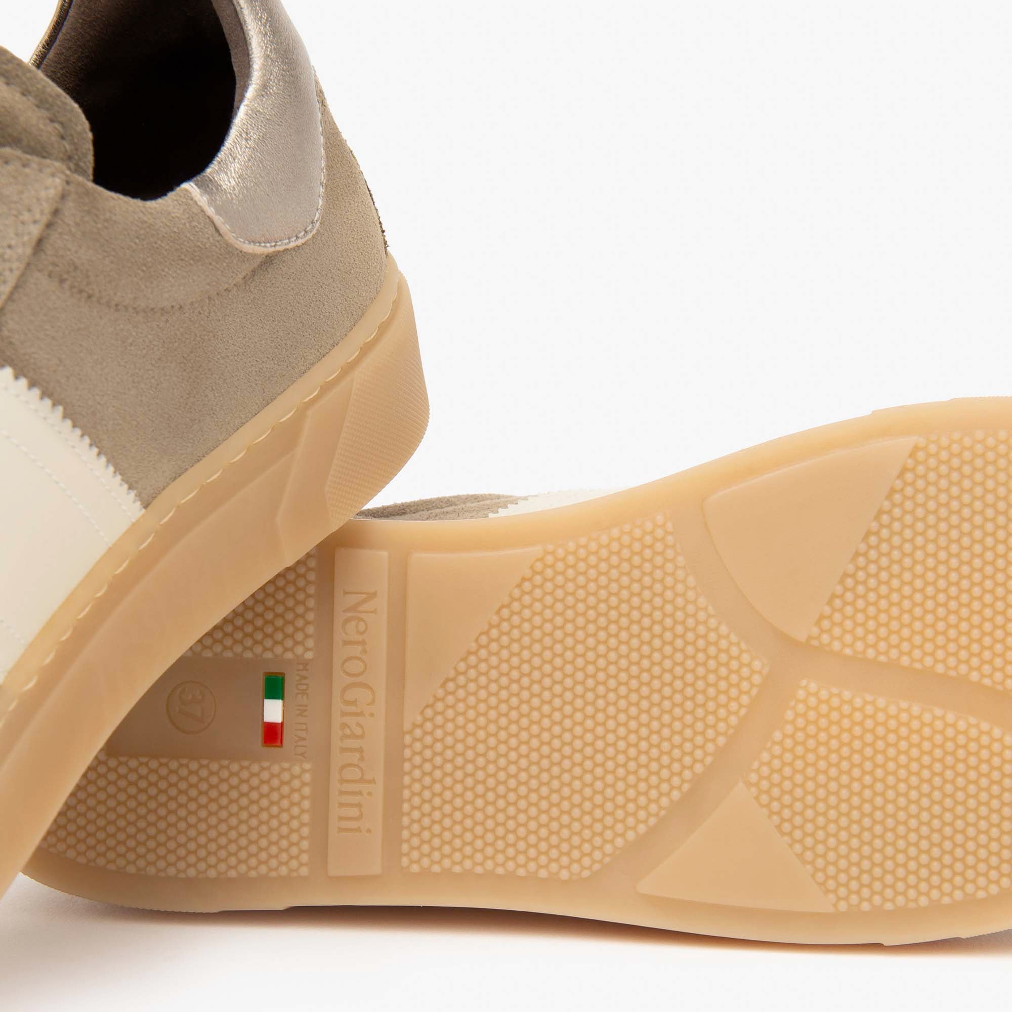 AROLD_VELVET_MILK_1039_ETOILE_LEO_TR_MALAGA_1074_I514150D_501_Image_4