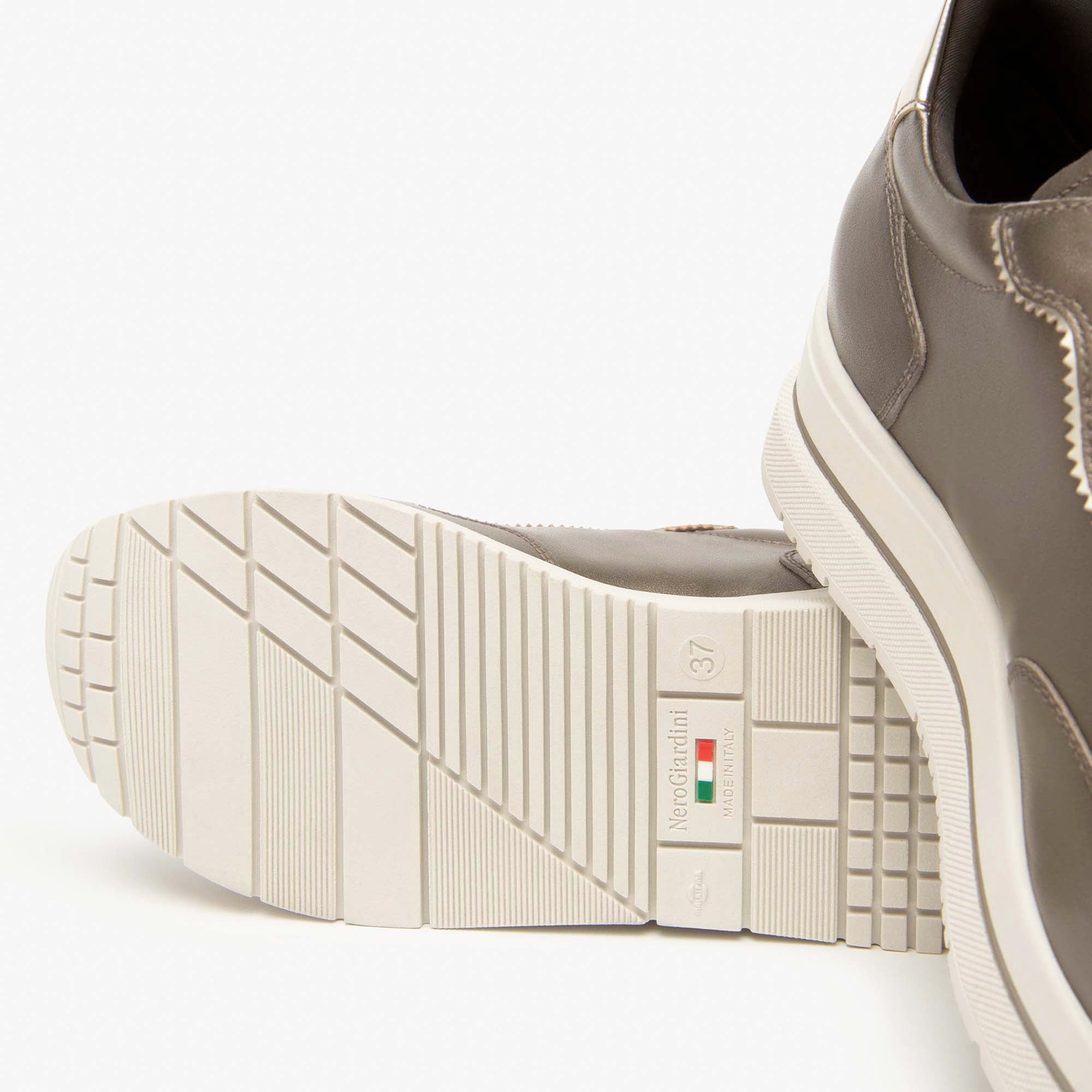 BAGOYA_TBRILL_PLATINO_6074_TR_CORVARA_KENNEDY_L_I514102D_322_Image_4