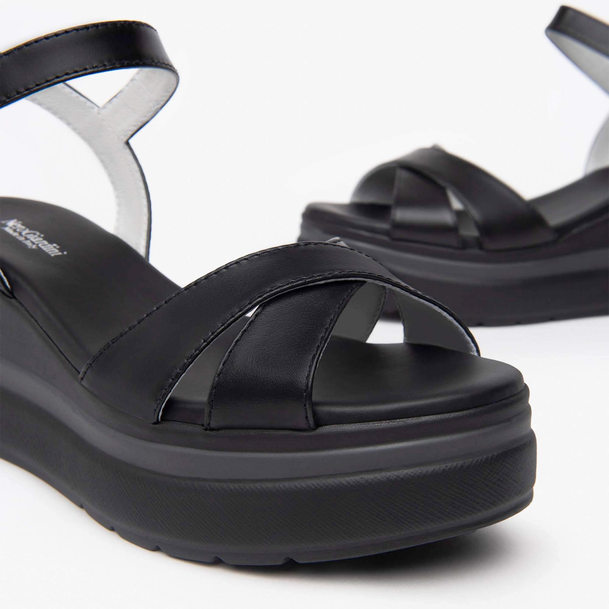 BAROLO_PUALICANTE_P18383_N_E513510D_100_Image_3