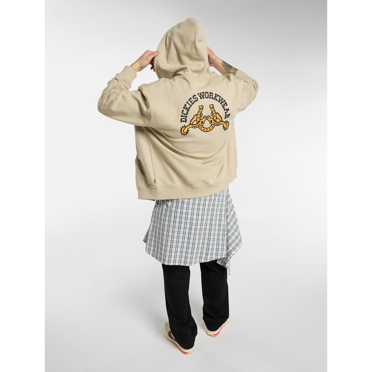 BETTSVILLE_FZ_HOODIE_DK0A885I_L44_Image_6