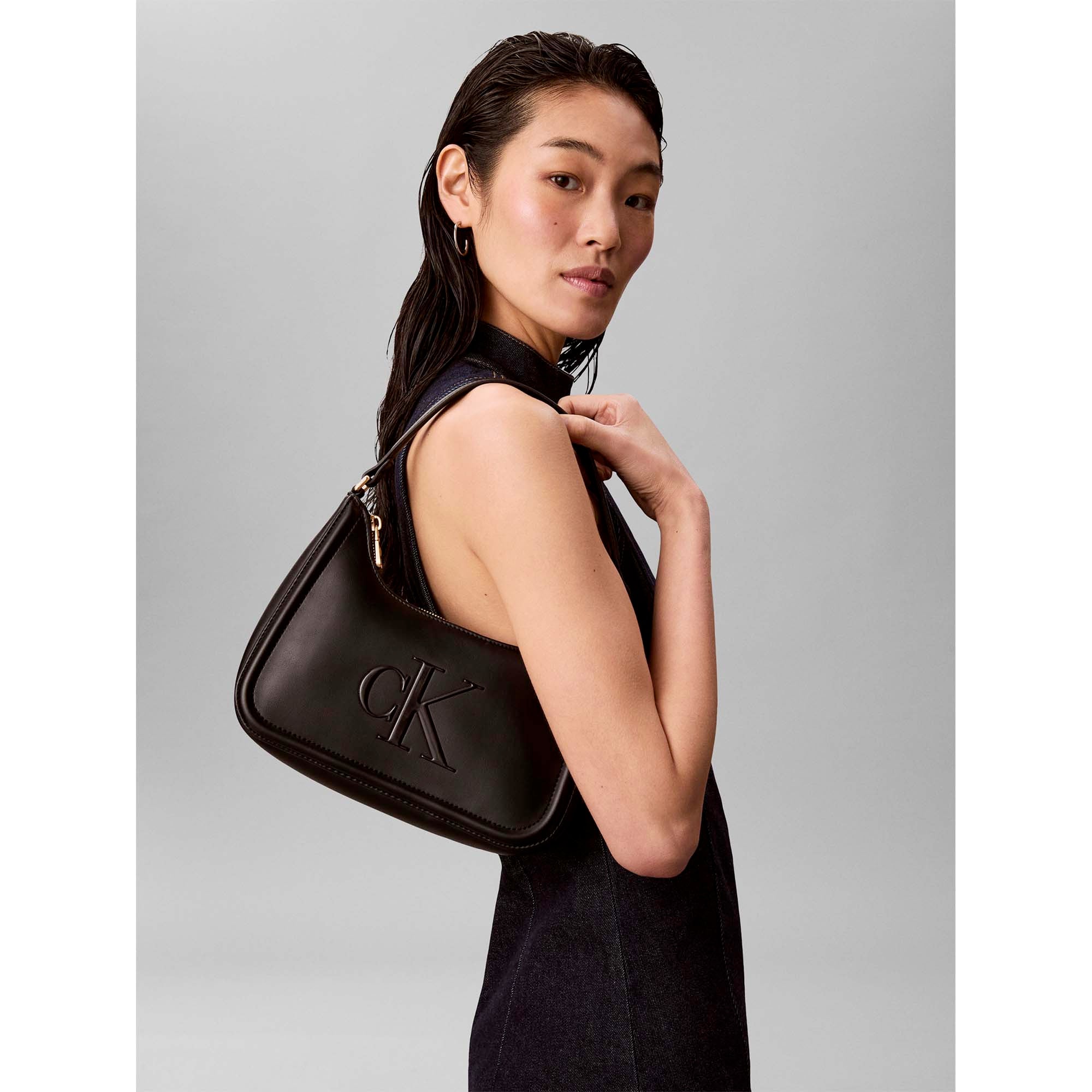 BOLD_CK_SMALL_SHOULDER_BAG_LV04F3230G_UB1_Image_4