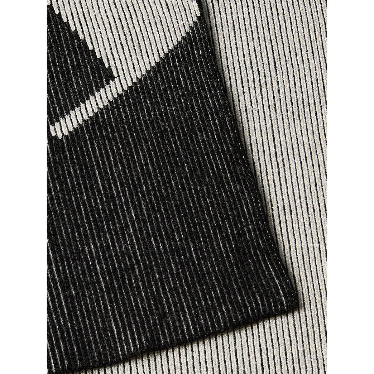 BOLD_GRAPHIC_SCARF_LV04D8102G_UB1_Image_3